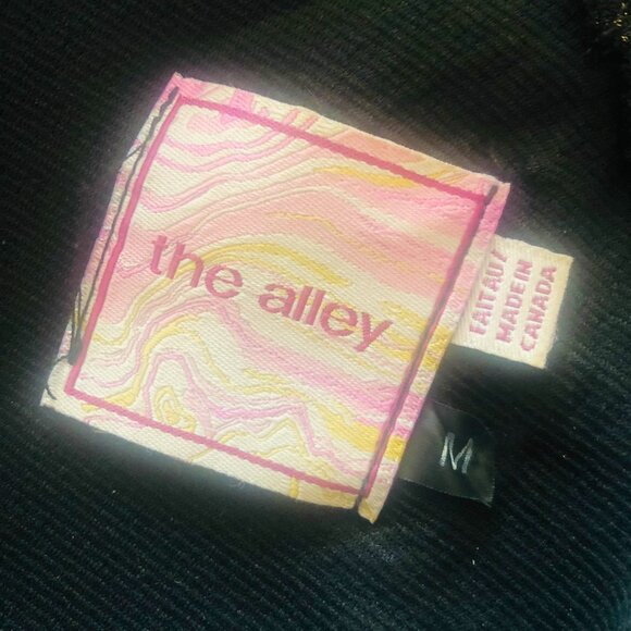 THE ALLEY Black Dress Silver Gold Threads Fit and Flare Made in Canada Size M - Picture 4 of 6